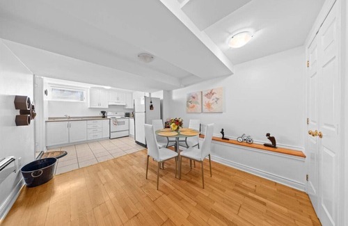 Old Ottawa East Apartment | Central Canal 1 Bdrm w/private entrance, parking, deck. Beautiful area