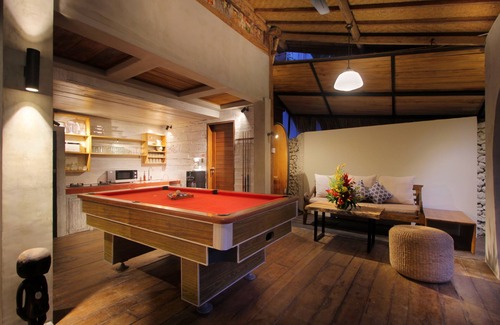 Batu Bolong Villa | Central Canggu 800 Meters Beach - Villa Tatu