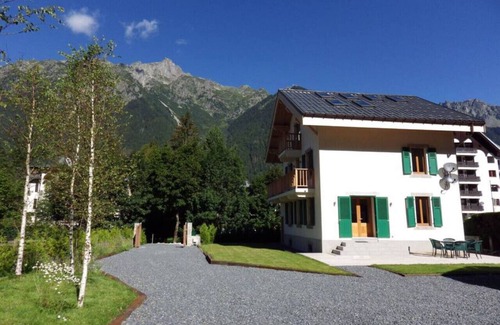 Chamonix City Centre Apartment | Central Chamonix, 3 bedroom apartment with private garden & views of Mont Blanc