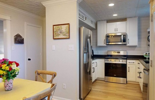 College Station House | Central Charm - 2mi to TAMU, quick walk to Central Park