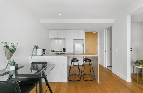 Ivanhoe Apartment | Central Charm Located in the Heart of Ivanhoe