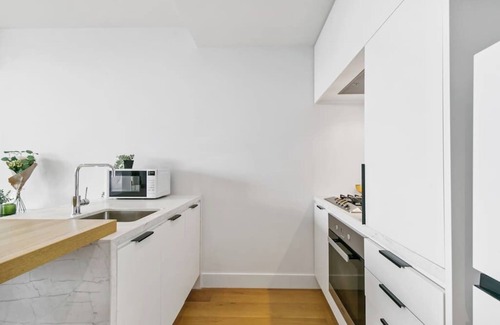 Ivanhoe Apartment | Central Charm Located in the Heart of Ivanhoe