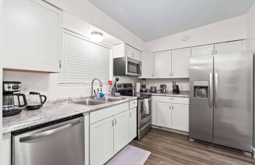 Duffy Apartment | Central, Charming & Close to Downtown/UofA!