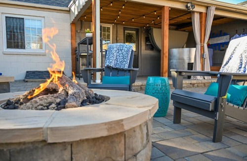 East Colfax House | Central Charming Oasis - Hot Tub & Fire Pit