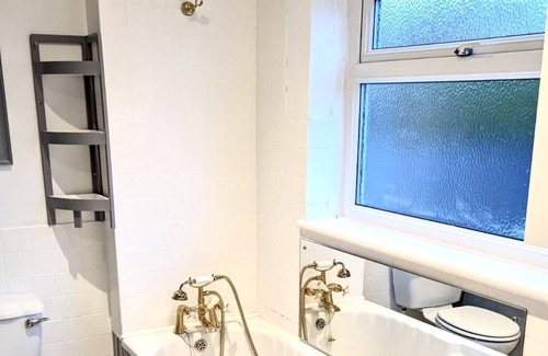 Leckhampton House | Central Cheltenham Step Free House