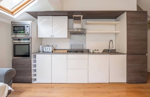 Turnham Green House | Central Chiswick 3Bed - Garden, WiFi & Tube Links
