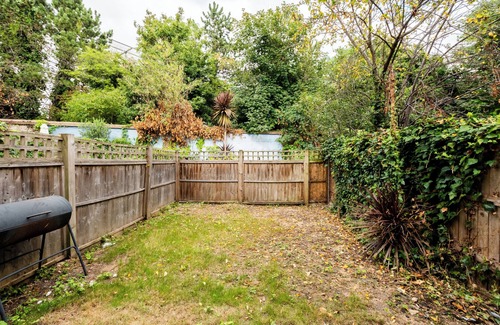 Turnham Green House | Central Chiswick 3Bed - Garden, WiFi & Tube Links
