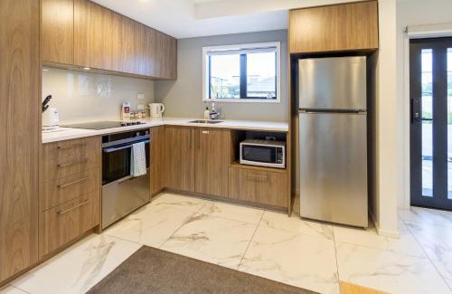 Christchurch Apartment | Central City Hideout, Location, Location! w/park