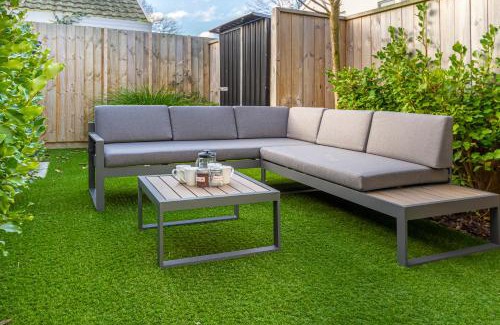 Christchurch Apartment | Central City Hideout, Location, Location! w/park