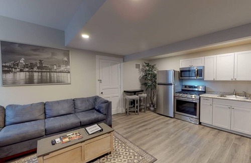 Mount Auburn House | ⭐️ Central City Retreat | 👑Queen Bed, Private Patio