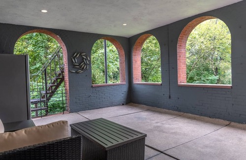 Mount Auburn House | ⭐️ Central City Retreat | 👑Queen Bed, Private Patio