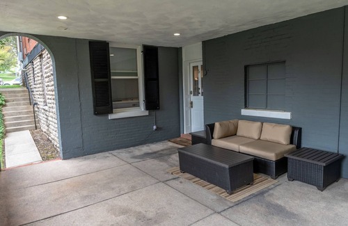 Mount Auburn House | ⭐️ Central City Retreat | 👑Queen Bed, Private Patio