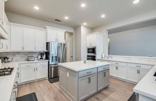 San Marcos House | Central City Retreat - Dedicated Office w/Amenity Center w/2 Pools & Gym.