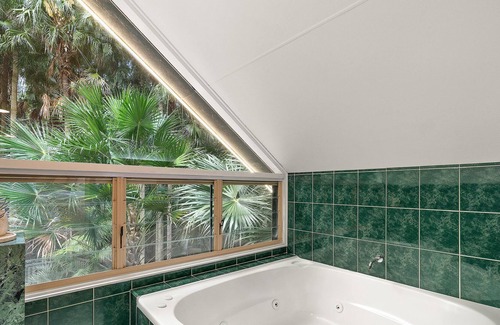 Glenning Valley House | Central Coast Resort Escape with Free Yoga Lesson