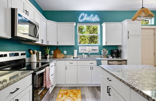 North Charleston House | Central Comfort - New Build | Grill, Chill & Relax