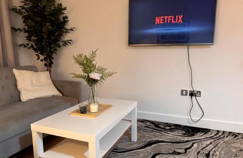 Nottingham Apartment | Central Comfort- 2 bedroom Nottingham Stay