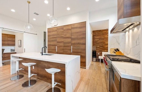 Austin House | central contemporary w/POOL and SPA