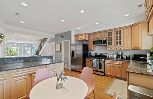Shaw House | Central Conv Ctr | Luxury In-Law Suite by DCottage