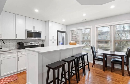 Pleasant Plains Apartment | Central Convenient Home | Free Parking | DCottage