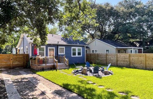 Lafayette House | Central Cottage with Grill, 1 Mi to Cajun Field