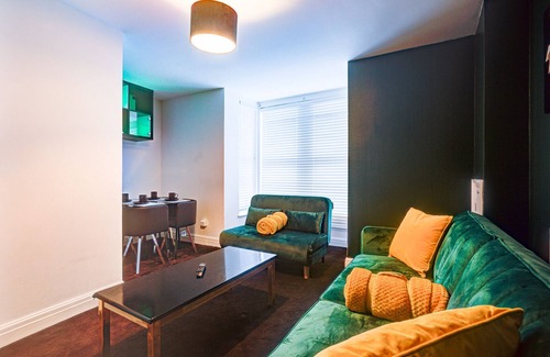 Gillingham Apartment | Central & Cozy Gillingham Apartment 1 min walk to station & town centre!