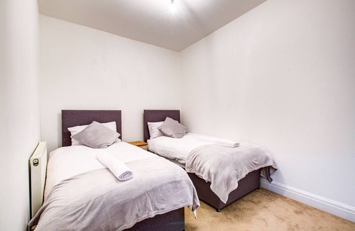Gillingham Apartment | Central & Cozy Gillingham Apartment 1 min walk to station & town centre!