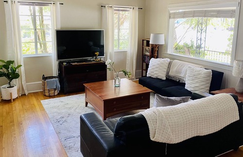 Charleston House | Central, cozy home with sweet cat - 10 min to downtown and beach!