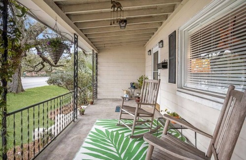 Charleston House | Central, cozy home with sweet cat - 10 min to downtown and beach!
