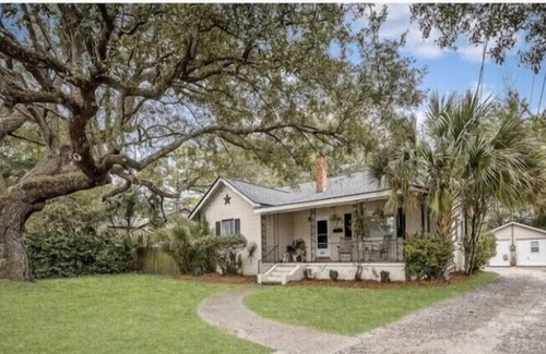 Charleston House | Central, cozy home with sweet cat - 10 min to downtown and beach!