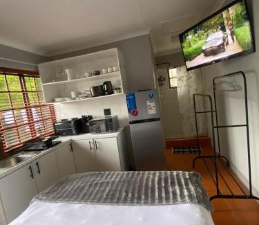 Berea Apartment | Central & cozy Vincent bachelor