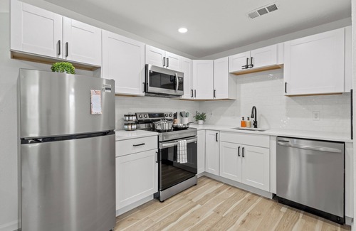 Dallas Apartment | Central Dallas Stay- Med District Gem minutes from Oak Lawn & D-Town Dallas