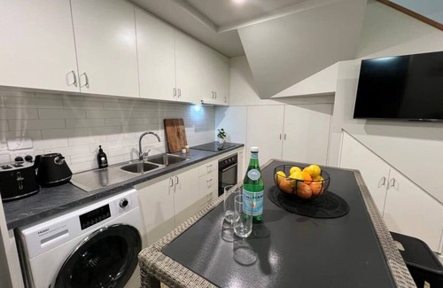 Devonport Apartment | Central Devonport 1 Bedroom Loft Apmnt & Aircon