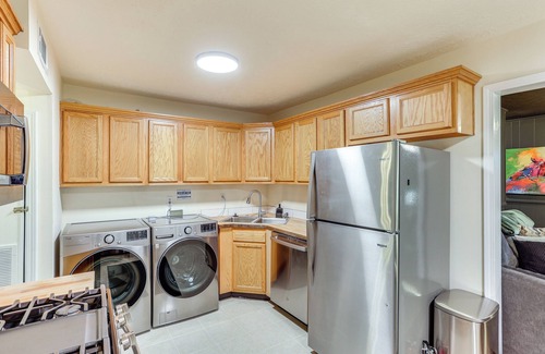 Buechel House | Central & Dog-Friendly Home in Louisville w/Yard!