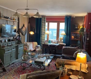 Hesdin House | Central double room with separate full bathroom