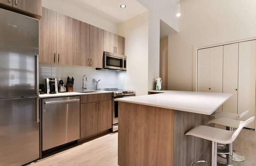Chinatown Apartment | Central DT Boston 2BR | High ceilings| Fast Wifi | In-unit W/D