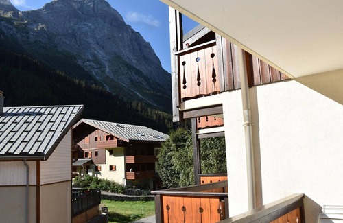 Pralognan-la-Vanoise Apartment | Central Family Haven - Cozy 3 Room Apt with Balconies, Near Shops & Ski Lifts