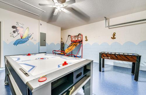 West Haven House | Central Family Home with Lanai Less Than 10 Mi to Disney!