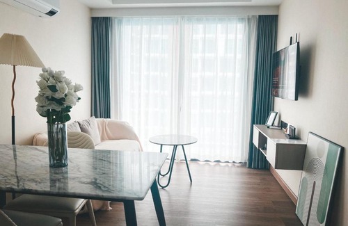 Chiang Mai Apartment | Central Festival 旁的大型泳池公寓 Swimming pool view