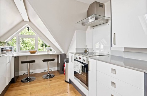 New Forest District Apartment | Central flat near station & forest trails