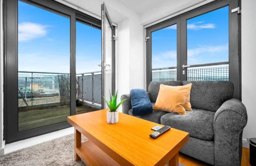 Sheffield City Centre Apartment | Central Flat Pool Table Balcony