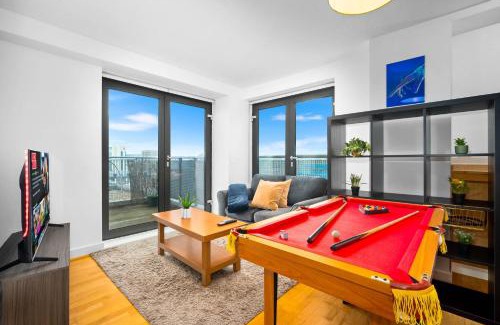Sheffield City Centre Apartment | Central Flat Pool Table Balcony