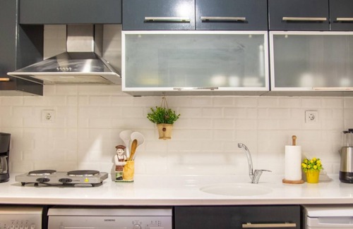Karsiyaka Apartment | Central Flat with Balcony in Karsiyaka