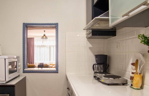 Karsiyaka Apartment | Central Flat with Balcony in Karsiyaka