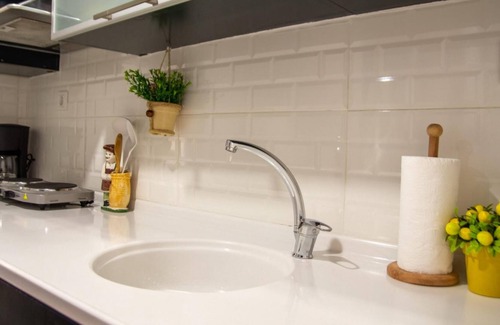 Karsiyaka Apartment | Central Flat with Balcony in Karsiyaka