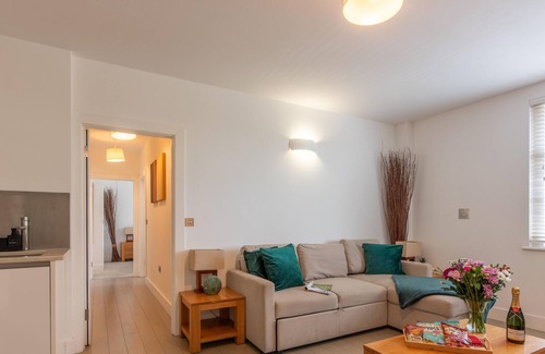 Reading Apartment | Central | Free Secure Parking | Relocating Families