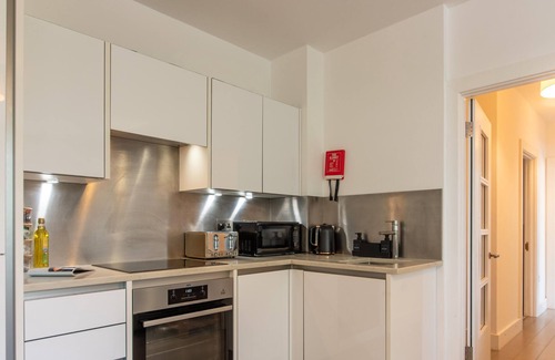 Reading Apartment | Central | Free Secure Parking | Relocating Families