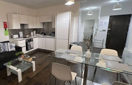 Reading Apartment | Central | Free Secure Parking | Relocating Families