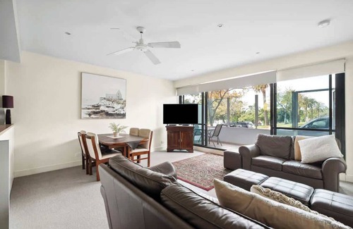 Geelong Apartment | Central Geelong Waterfront Executive Stay