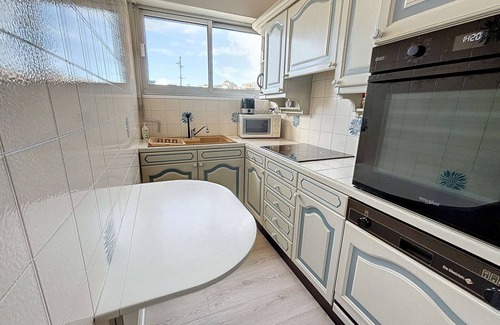 Granville Apartment | Central Granville Apartment with Private Garage and Free Wi-Fi