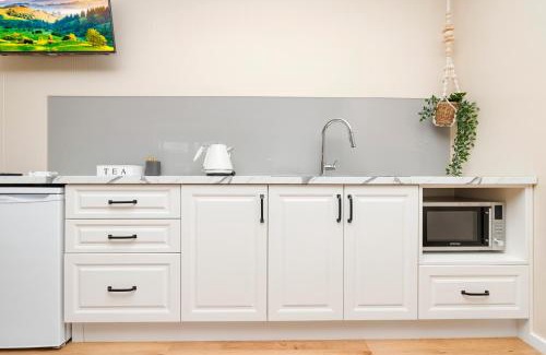 Wagga Wagga House | Central guest studio with secure parking!